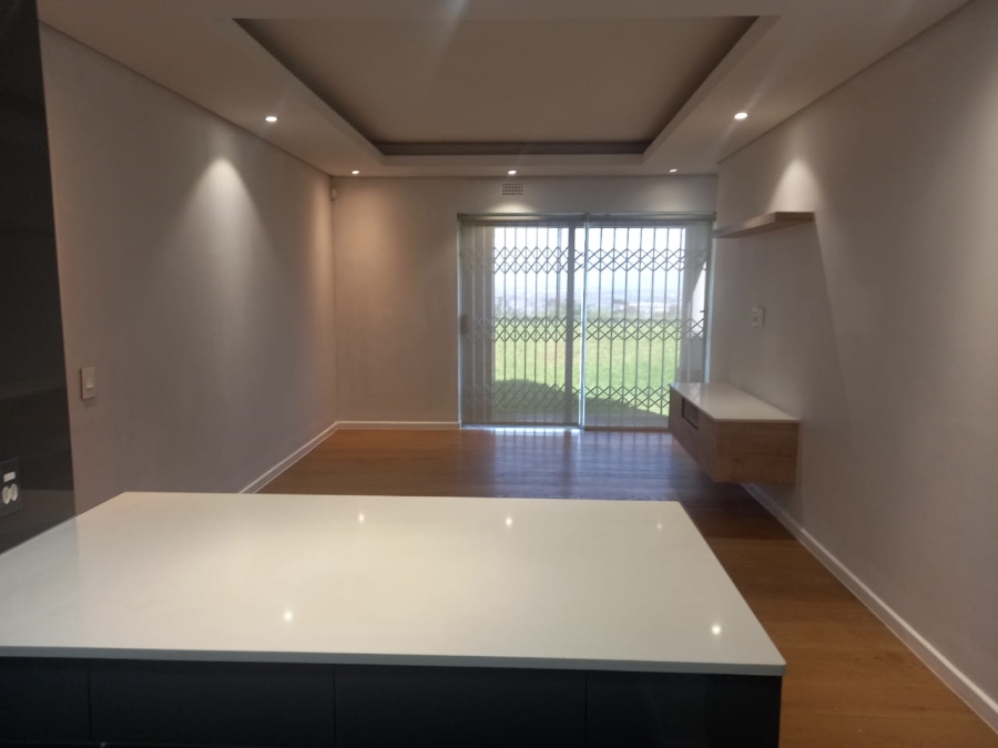 To Let 2 Bedroom Property for Rent in Loevenstein Western Cape